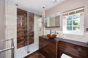 Shower room- click for photo gallery